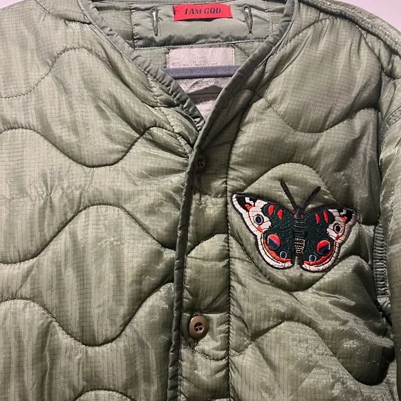 vintage army surplus jacket. With embroidered patches seen on front and back - Picture 3 of 6